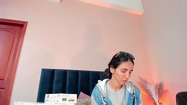Snapshot of Nina_Cavaali chatting on 10-21-25, 06:19 Nina Cavaali online show from 10-21-25, 06:19