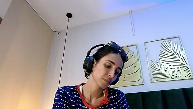 Snapshot of Nina_Cavaali chatting on 10-22-25, 06:07 Nina Cavaali online show from 10-22-25, 06:07