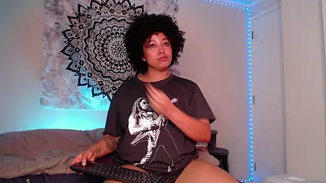 Snapshot of michell_bling1 chatting on 12-07-24, 07:38 michell bling1 online show from 12-07-24, 07:38