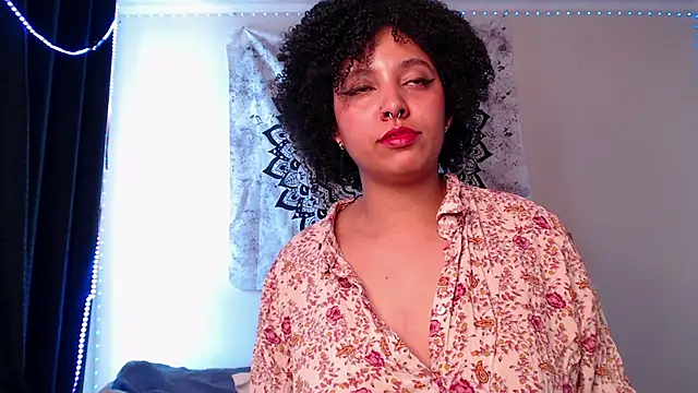 Snapshot of michell_bling1 chatting on 12-15-24, 04:26 michell bling1 online show from 12-15-24, 04:26