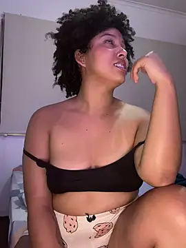 Snapshot of michell_bling1 chatting on 03-21-25, 03:01 michell bling1 online show from 03-21-25, 03:01