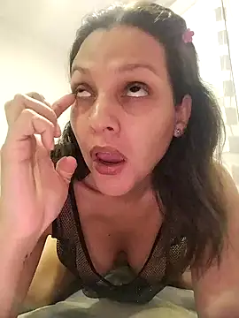 Mia Hampton online show from 02-19-25, 01:18