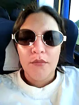 Mia Hampton online show from 10-05-25, 10:18