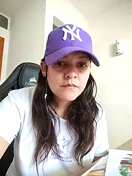 Snapshot of Mia_Hampton chatting on 03-28-26, 04:50 Mia Hampton online show from 03-28-26, 04:50