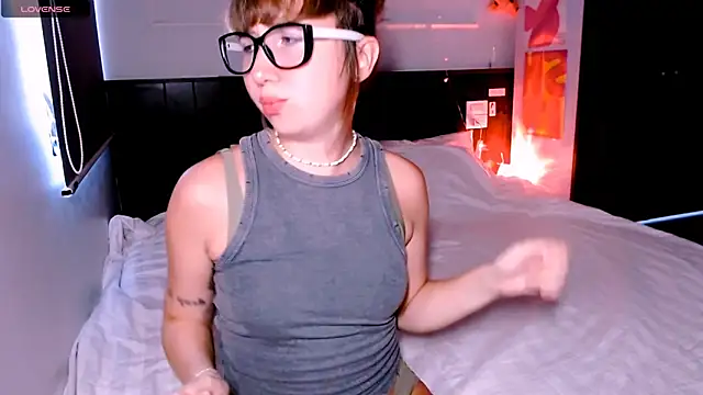 Cosmo Riri online show from 09-29-25, 04:28