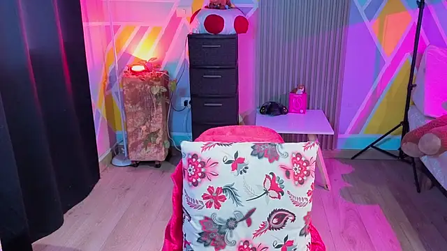 Cuttiealice online show from 10-10-25, 12:48