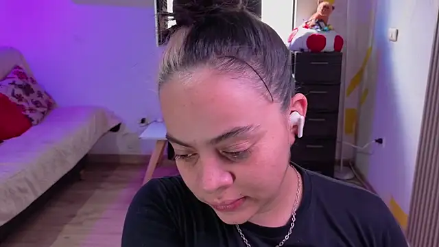 Cuttiealice online show from 11-12-25, 04:40