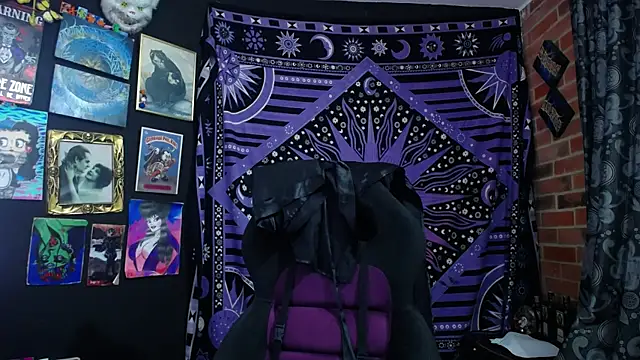 Yourmadame P online show from 11-25-25, 11:49