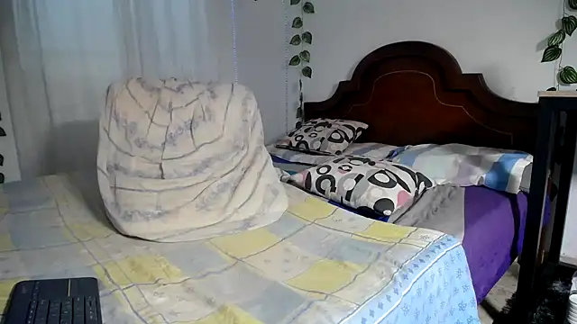 ivonne  hott1 online show from 09-09-25, 04:06