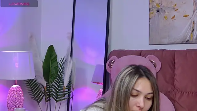 NicolLopeze online show from 11-20-25, 03:34