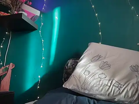 Snapshot of MistyParadiso chatting on 03-18-25, 04:04 MistyParadiso online show from 03-18-25, 04:04