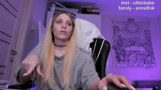 Snapshot of Anna_Fink chatting on 11-04-25, 10:31 Anna Fink online show from 11-04-25, 10:31