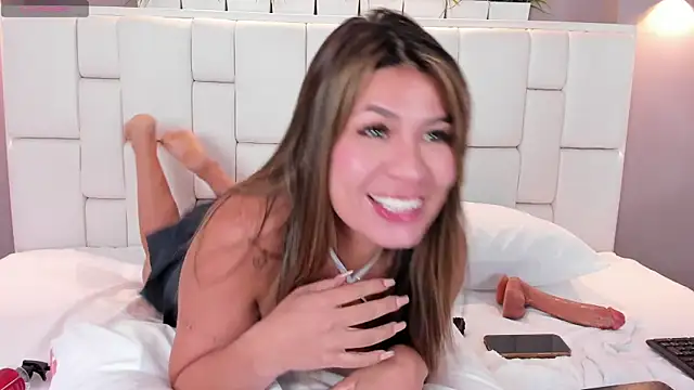 Snapshot of ValeriaGarcia chatting on 01-06-25, 12:57 ValeriaGarcia online show from 01-06-25, 12:57