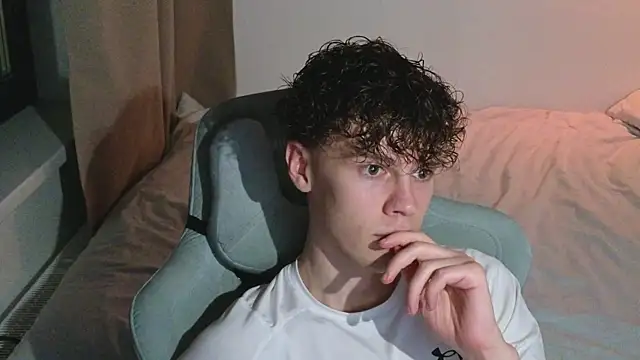 cute thomas online show from 04-06-26, 08:32