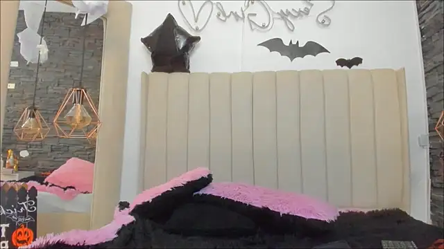 xiomara  cortes online show from 10-30-25, 12:56