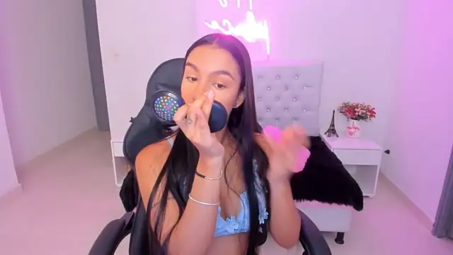 Snapshot of xiomara__cortes chatting on 11-05-25, 12:38 xiomara cortes online show from 11-05-25, 12:38