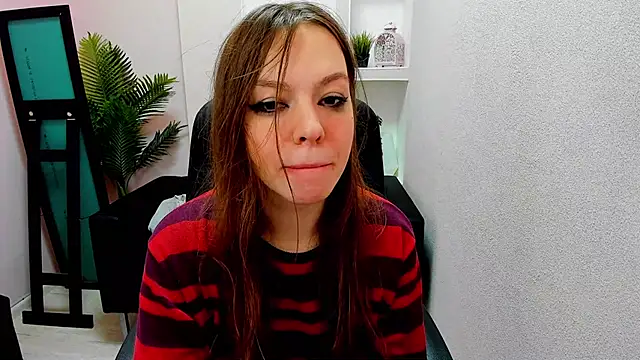 Snapshot of Persephoni chatting on 12-23-24, 10:10 Persephoni online show from 12-23-24, 10:10