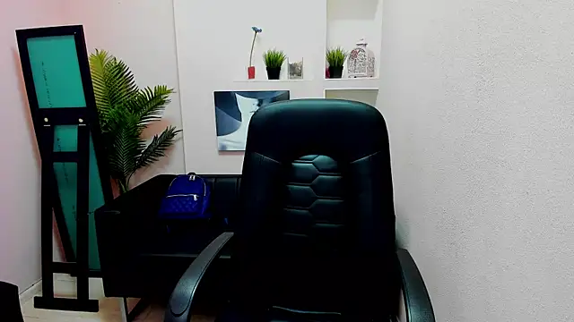 Snapshot of Persephoni chatting on 12-26-24, 05:58 Persephoni online show from 12-26-24, 05:58