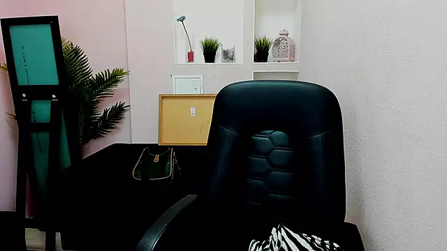 Snapshot of Persephoni chatting on 01-27-25, 05:25 Persephoni online show from 01-27-25, 05:25