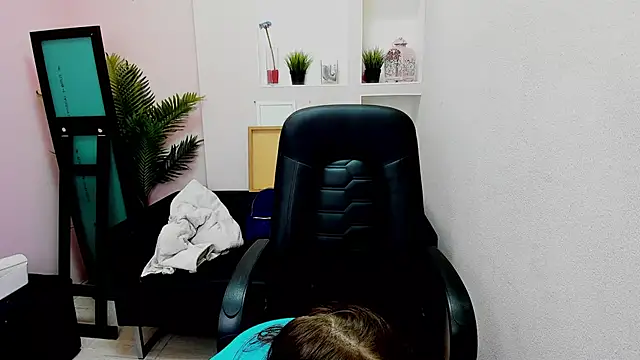 Snapshot of Persephoni chatting on 02-09-25, 05:40 Persephoni online show from 02-09-25, 05:40