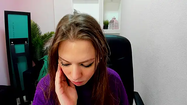 Snapshot of Persephoni chatting on 02-16-25, 04:10 Persephoni online show from 02-16-25, 04:10
