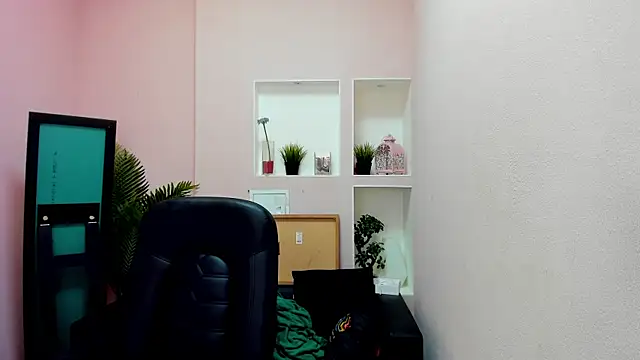 Snapshot of Persephoni chatting on 02-16-25, 07:16 Persephoni online show from 02-16-25, 07:16