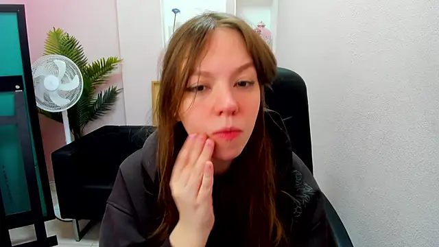 Snapshot of Persephoni chatting on 03-02-25, 05:44 Persephoni online show from 03-02-25, 05:44