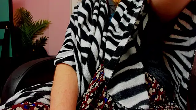 Snapshot of Persephoni chatting on 09-13-25, 04:01 Persephoni online show from 09-13-25, 04:01