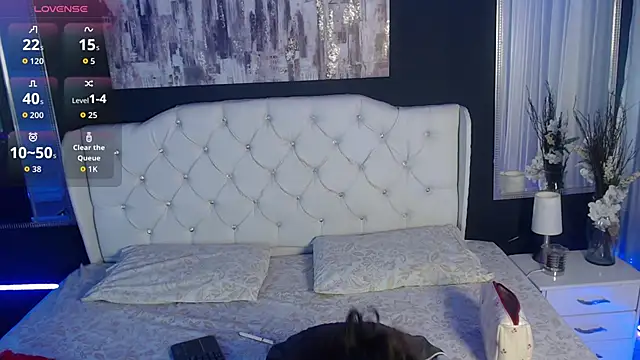 LiaVillalobos online show from 11-08-25, 04:18