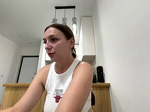 Snapshot of Janeee chatting on 09-24-25, 11:19 Janeee online show from 09-24-25, 11:19