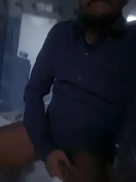 Snapshot of Itsdesi_boy chatting on 10-31-25, 03:40 Itsdesi boy online show from 10-31-25, 03:40