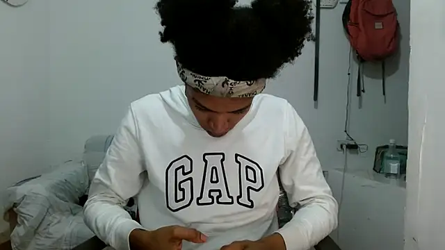 angelamarie1 online show from 09-30-25, 10:42