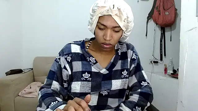 angelamarie1 online show from 12-04-25, 12:42