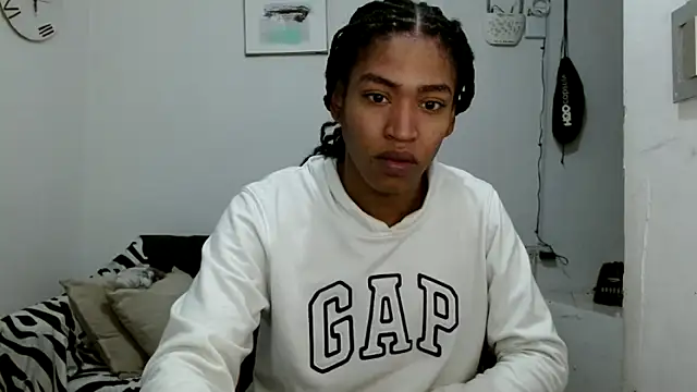 angelamarie1 online show from 04-06-26, 12:17