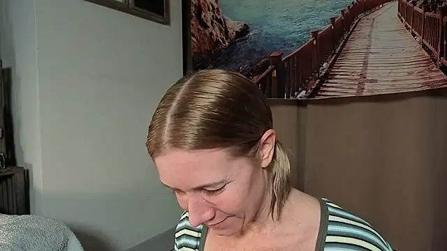 Snapshot of Lola_Belgium chatting on 04-29-26, 04:22 Lola Belgium online show from 04-29-26, 04:22