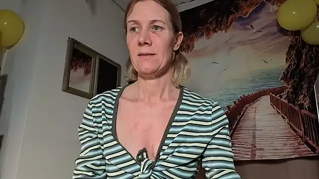 Snapshot of Lola_Belgium chatting on 04-29-26, 05:30 Lola Belgium online show from 04-29-26, 05:30