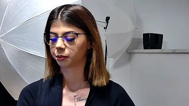 Sierra Halle online show from 02-19-25, 09:03