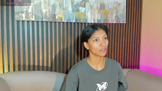 LauraAristizabal online show from 10-22-25, 12:38