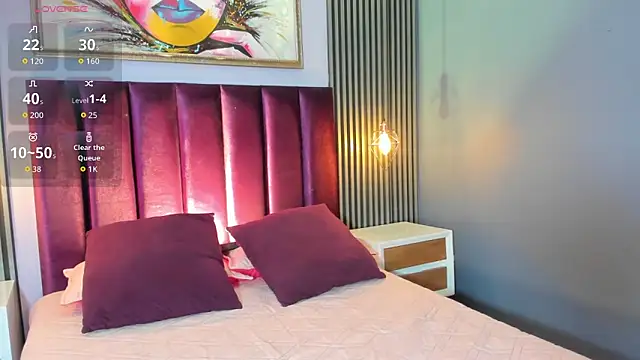 LauraAristizabal online show from 10-25-25, 12:45