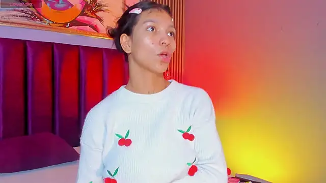 LauraAristizabal online show from 11-25-25, 12:49