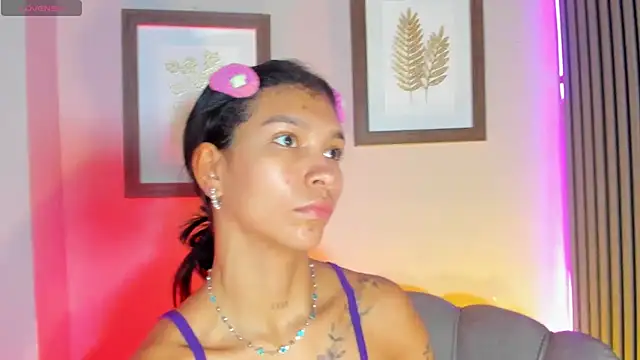 LauraAristizabal online show from 11-26-25, 12:50