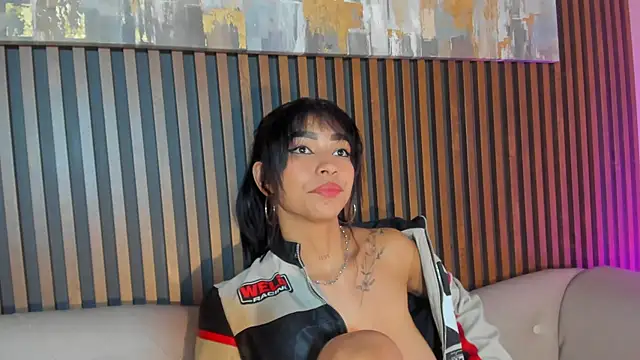 LauraAristizabal online show from 12-13-25, 07:53