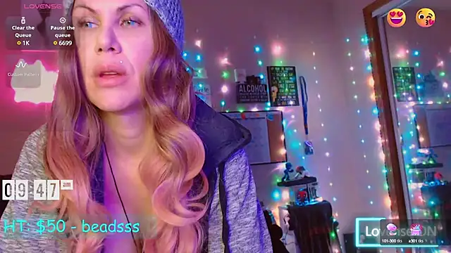 Snapshot of EmmaIsHere chatting on 12-20-24, 04:46 EmmaIsHere online show from 12-20-24, 04:46