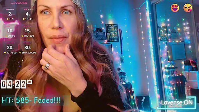 Snapshot of EmmaIsHere chatting on 12-27-24, 11:21 EmmaIsHere online show from 12-27-24, 11:21