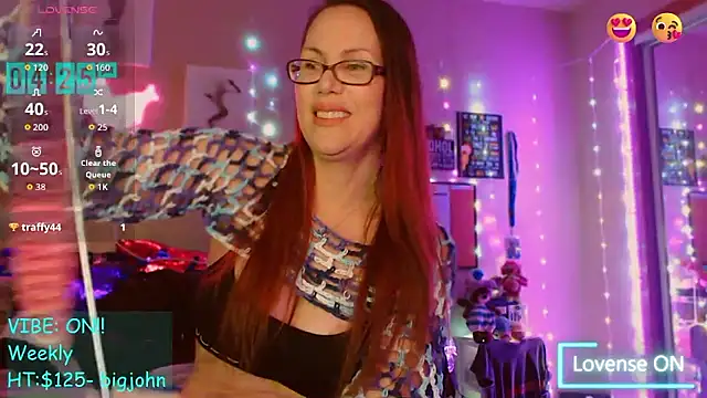 Snapshot of EmmaIsHere chatting on 12-19-25, 11:23 EmmaIsHere online show from 12-19-25, 11:23