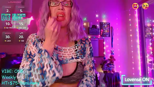 Snapshot of EmmaIsHere chatting on 01-08-26, 01:57 EmmaIsHere online show from 01-08-26, 01:57