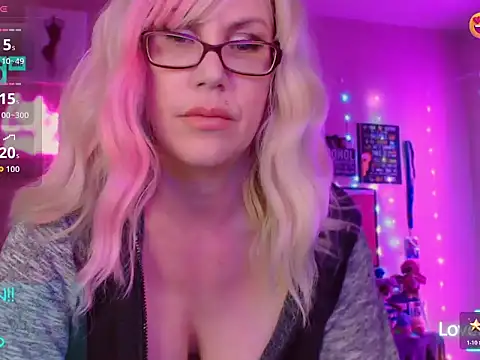 Snapshot of EmmaIsHere chatting on 02-04-26, 02:23 EmmaIsHere online show from 02-04-26, 02:23