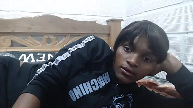 sexyjustin202 online show from 09-20-25, 12:00