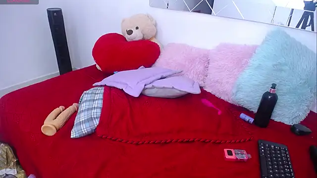 Snapshot of miaa-lee chatting on 02-15-25, 05:51 miaa-lee online show from 02-15-25, 05:51