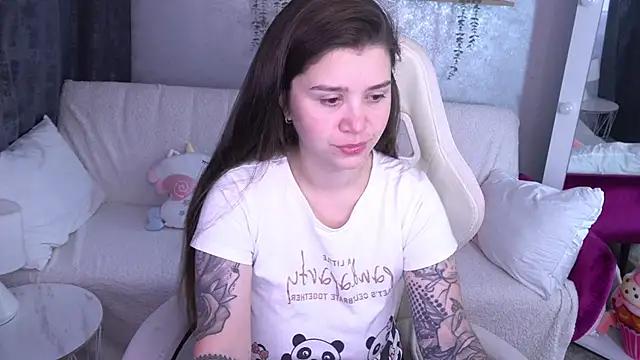 Snapshot of AmellyMilly chatting on 10-18-25, 05:43 AmellyMilly online show from 10-18-25, 05:43